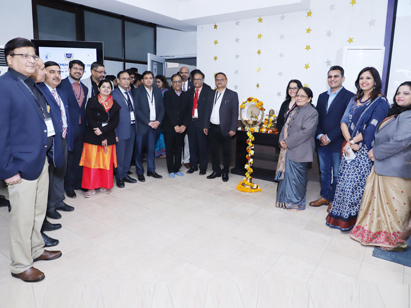 management-summit-2020-eminent-guest-lamp-light lloyd Business School