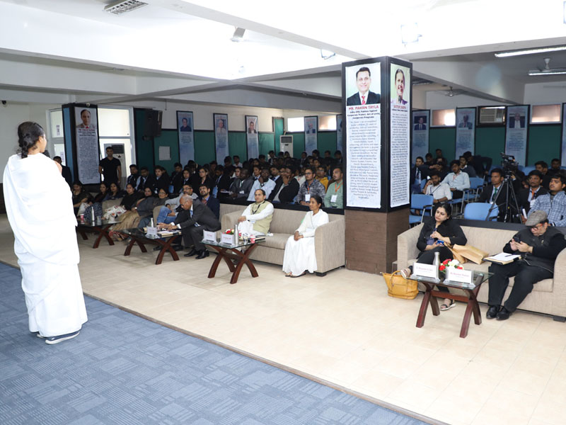 management-summit-2020-eminent-guest-lecture-1 lloyd Business School